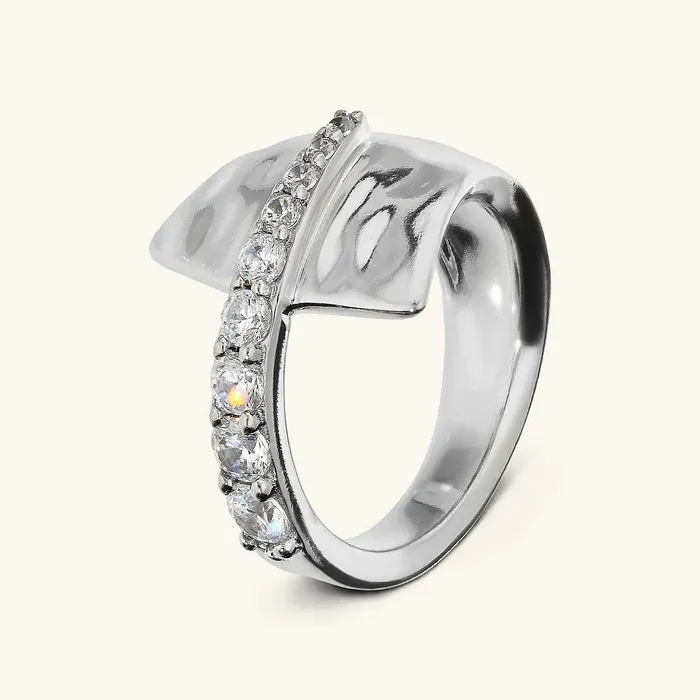 Anello Donna Etrusca Contrarié Martellato con Pavé di Cubic Zirconia