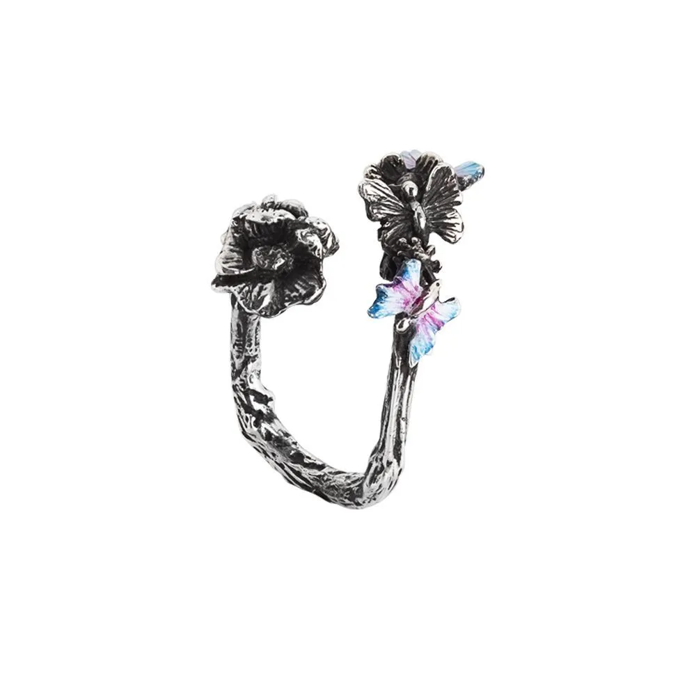 Anello contrariè aperto in argento brunito con fiore di ciliegio e farfalline dipinte a mano