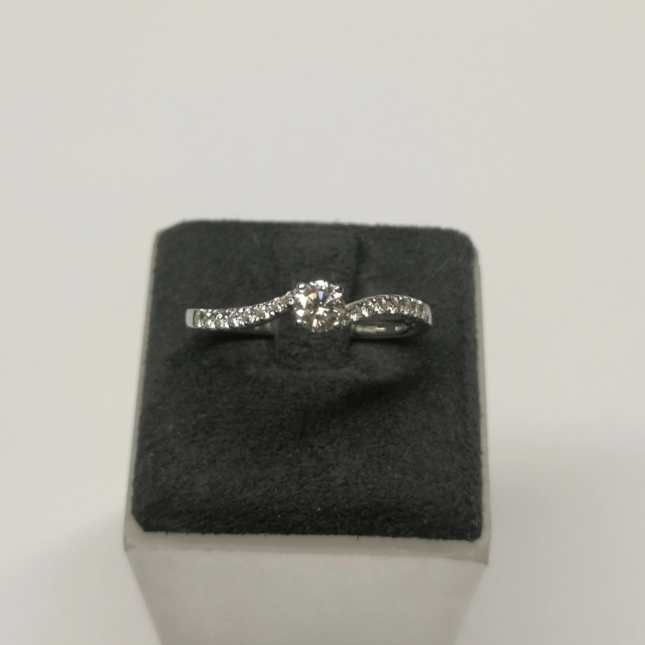 Anello solitario "Giorgio Visconti "