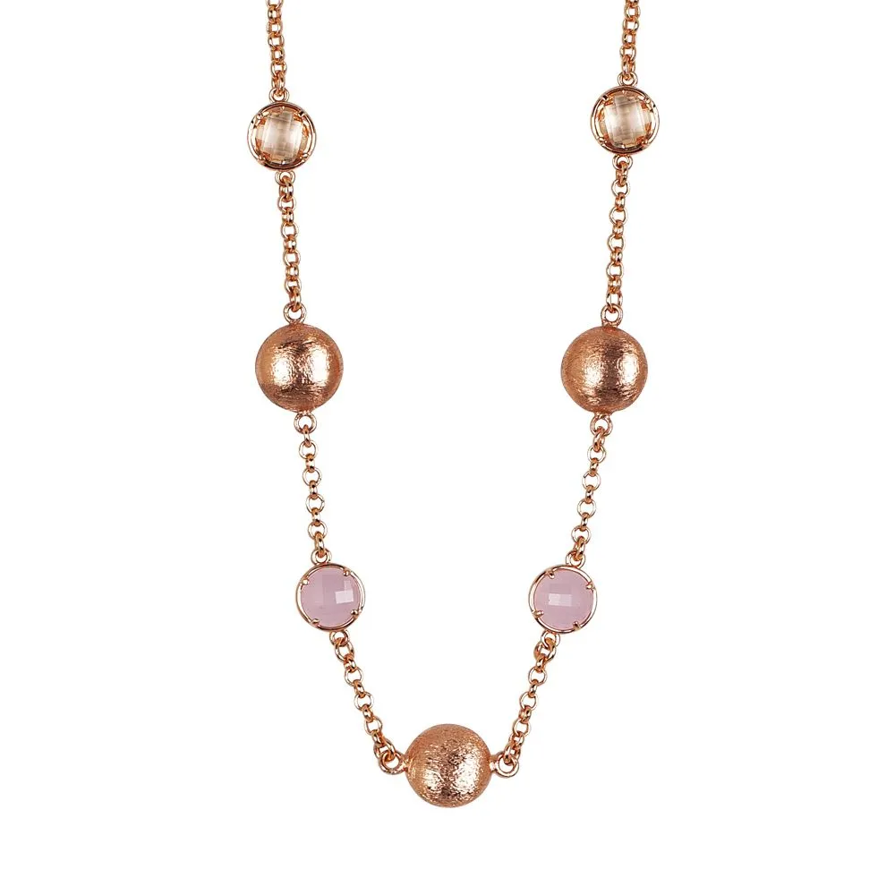 Collana con cristalli peach e color quarzo rosa milk ed elementi graffiati