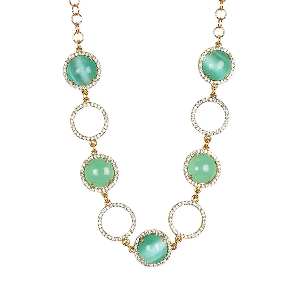 Collana con zirconi, cabochon verde chiaro gatteggiante e verde opaco gatteggiante