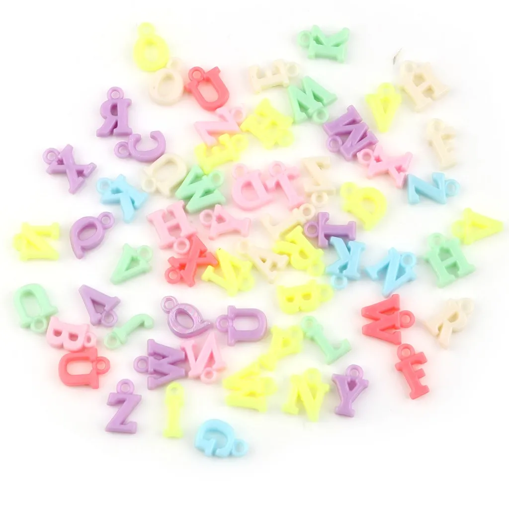 Assortimento di ciondoli alfabeto in plastica 11 mm - Pastello x100