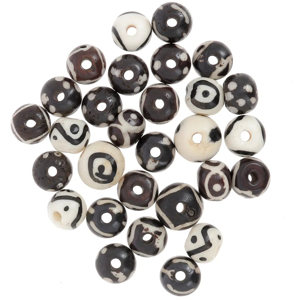 Assortimento di perle d'osso rotonde appiattite dipinte da 10 mm a 12 mm - Nero - Bianco x49g