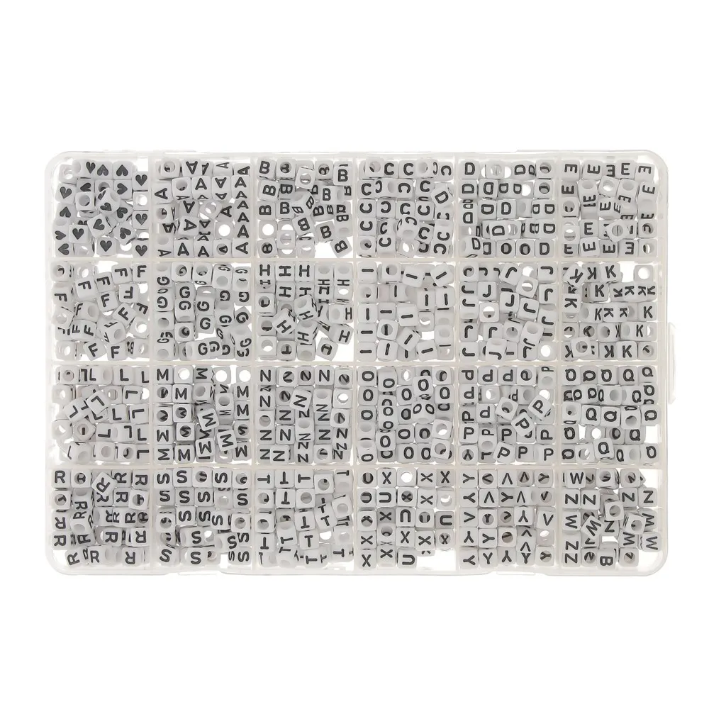 Cofanetto di 1200 perle lettere alfabeto e cuori forma cubo 6 mm - Bianco - Nero